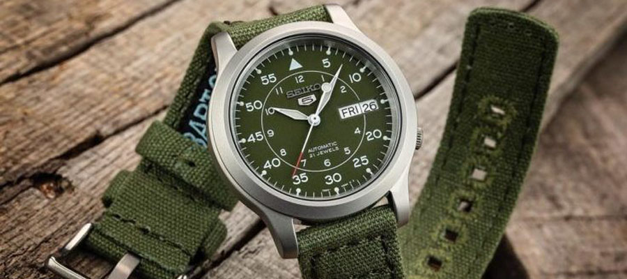 Elegante reloj militar