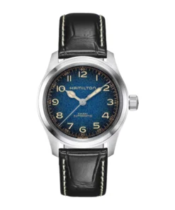 Vista frontal del Hamilton Khaki Field Murph Auto H70405740 de 38 mm, con esfera azul degradada y correa de cuero negro, sobre fondo blanco