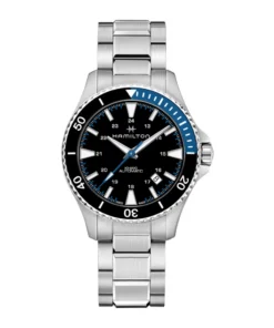 Vista frontal del Hamilton Khaki Navy Scuba Auto H82315131 de 40 mm, con esfera negra, bisel azul y negro y brazalete de acero, sobre fondo blanco
