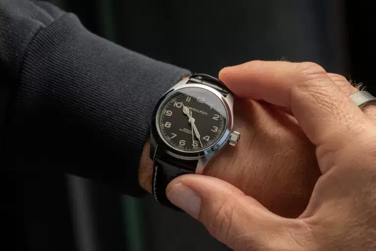 El Hamilton Khaki Field Murph es el icónico reloj de la película "Interstellar" de Christopher Nolan. Esta edición especial combina herencia cinematográfica con precisión suiza excepcional.