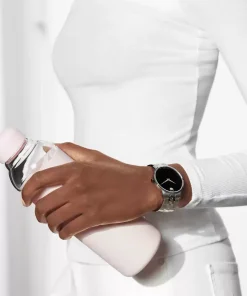 Reloj Movado Museum 0607533 con esfera negra minimalista y correa de cuero, estilo elegante y atemporal, con el respaldo de UNITIME Argentina