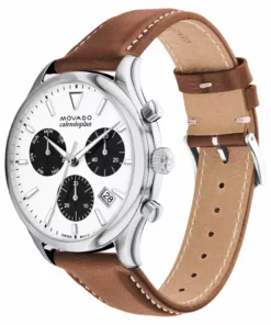 Reloj MOVADO Heritage Calendoplan Chronograph 3650147 con esfera blanca y subesferas negras en muñeca masculina en el Showroom de Unitime Argentina