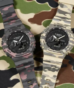 Vista frontal del G-SHOCK GA-2100CM-5A con esfera negra y detalles camuflados