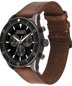 Cronógrafo MOVADO Heritage sobre muñeca masculina en el showroom de UNITIME Argentina