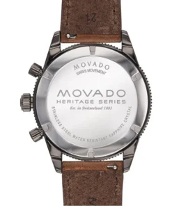 Cronógrafo MOVADO Heritage sobre muñeca masculina en el showroom de UNITIME Argentina
