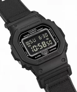 Reloj G-SHOCK DW-5600MNC-1 con caja negra, pantalla digital inspirado en la cultura urbana | Showroom Unitime Argentina
