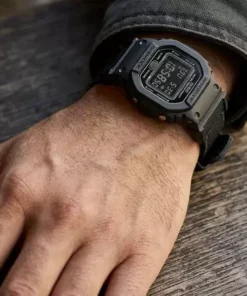 Reloj G-SHOCK DW-5600MNC-1 con caja negra, pantalla digital inspirado en la cultura urbana | Showroom Unitime Argentina