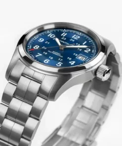 Hamilton Khaki Field Auto 38 mm H70455140 con esfera azul y malla de acero inoxidable sobre fondo blanco | Unitime Argentina