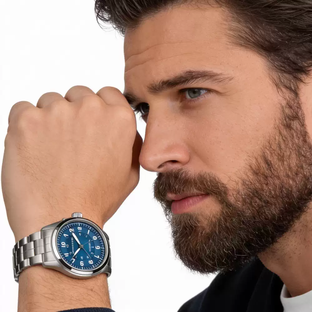 Hamilton Khaki Field Auto 38 mm H70455140 con esfera azul y malla de acero inoxidable sobre fondo blanco | en el Showroom de Unitime Argentina