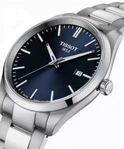 Reloj TISSOT PR 100 40 mm T150.410.11.041.00 con esfera azul efecto rayos de sol y malla de acero en el showroom de UNITIME Argentina