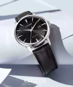Citizen Eco-Drive BM7460-11E con esfera negra, índices plateados y correa de cuero negro