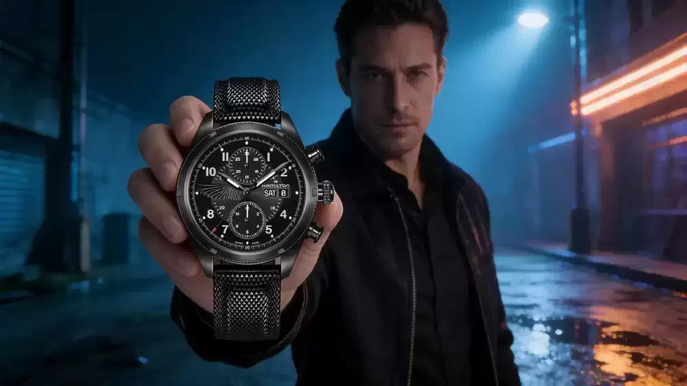 Reloj Hamilton Khaki Field Auto Chrono H71636330 en imagen promocional de Resident Evil Requiem, disponible en Argentina.