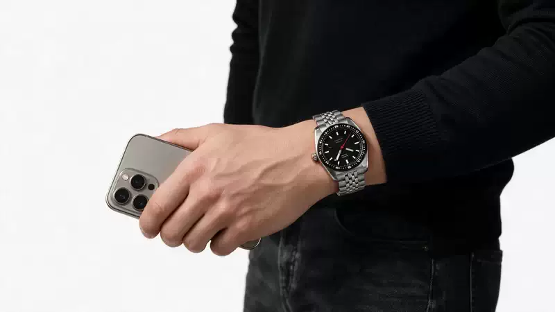 Reloj Automático Tissot PR516 en la exclusiva Tienda Tissot de UNITIME ARGENTINA Tissot PR516 Powermatic 80 negro usado en muñeca masculina