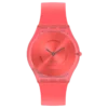 Swatch Skin Sweet Coral SS08R100 de frente: caja rojo coral traslúcida, esfera y correa del mismo tono