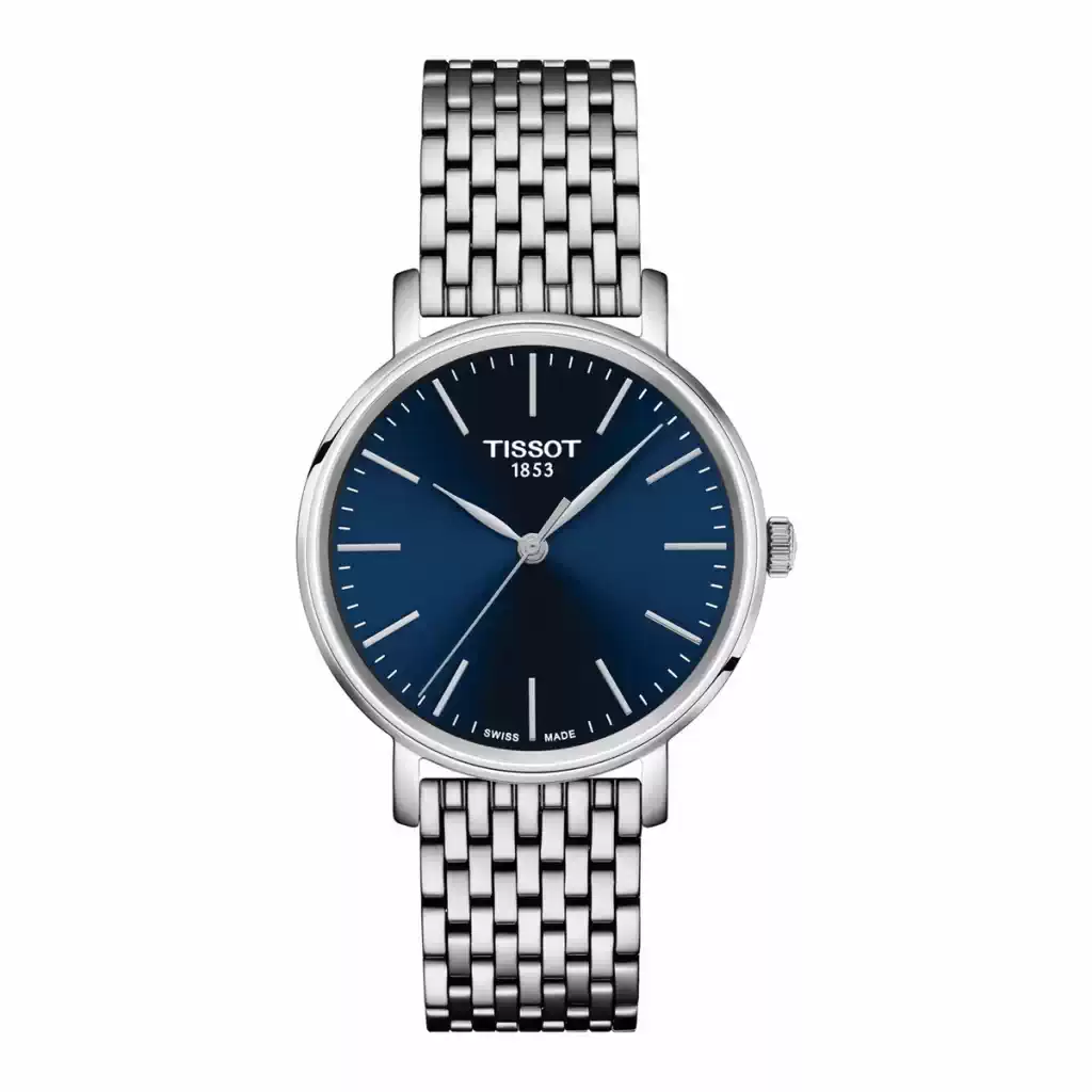 Vista frontal del reloj Tissot Everytime 34 mm T143.210.11.041.00 con esfera azul, en UNITIME Argentina